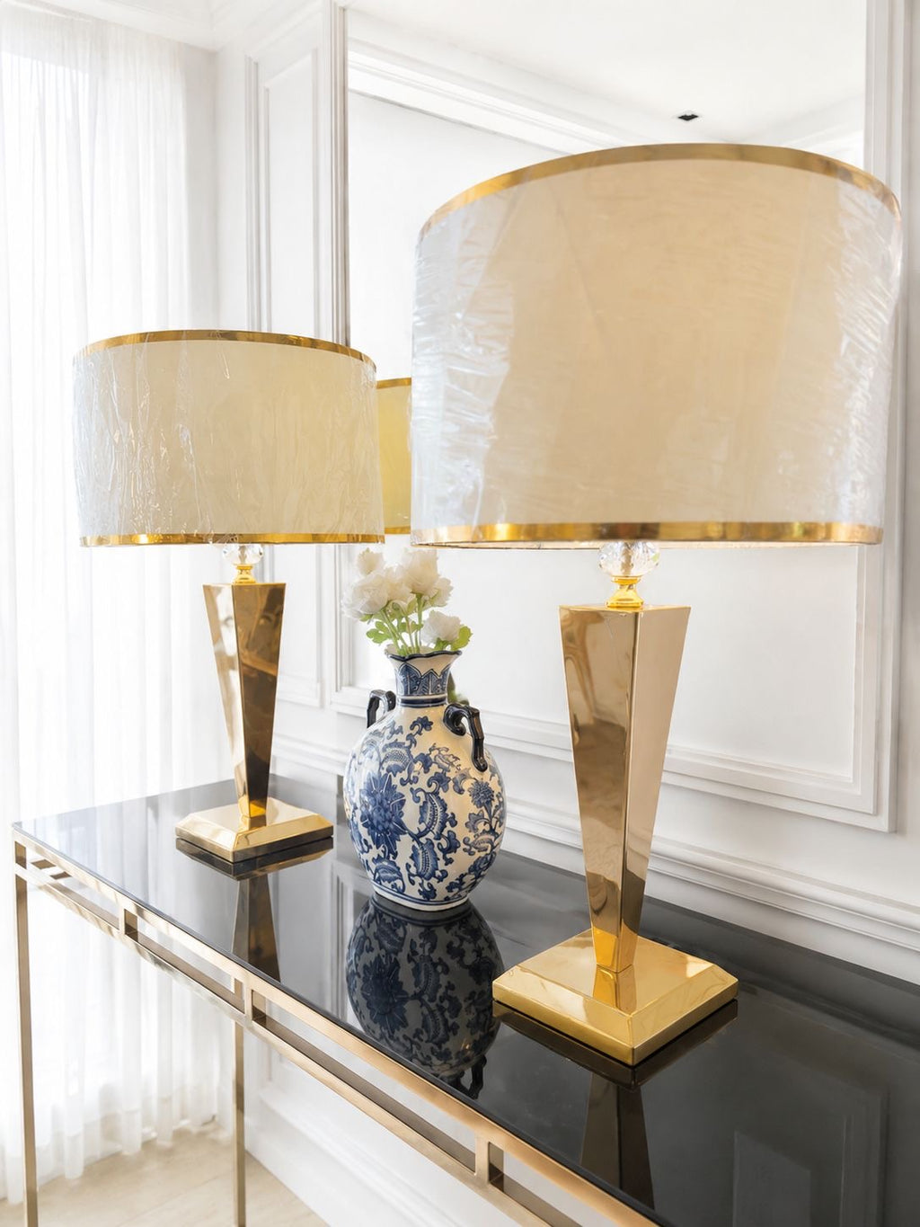 Lampshade table lamp