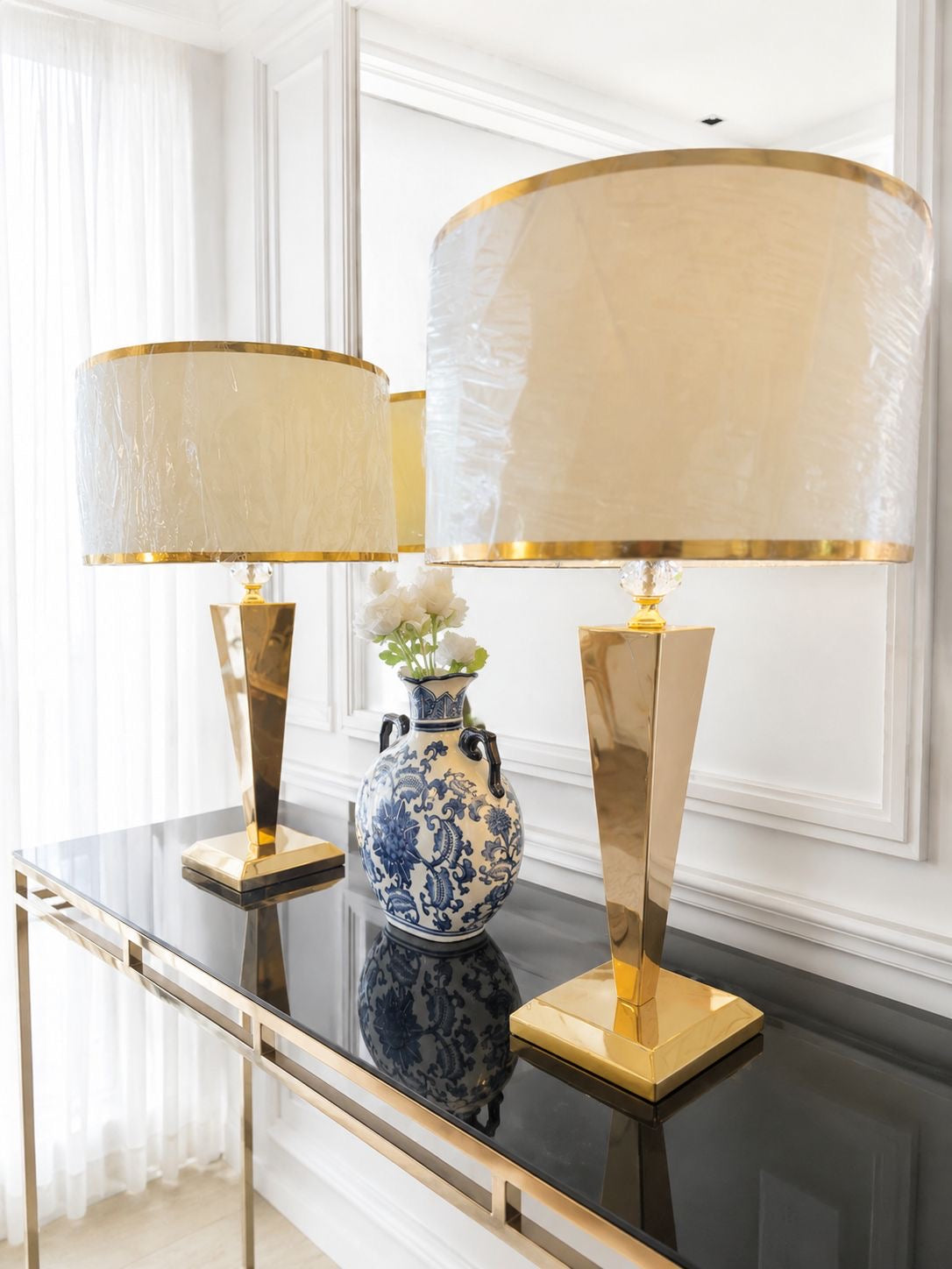 Lampshade table lamp